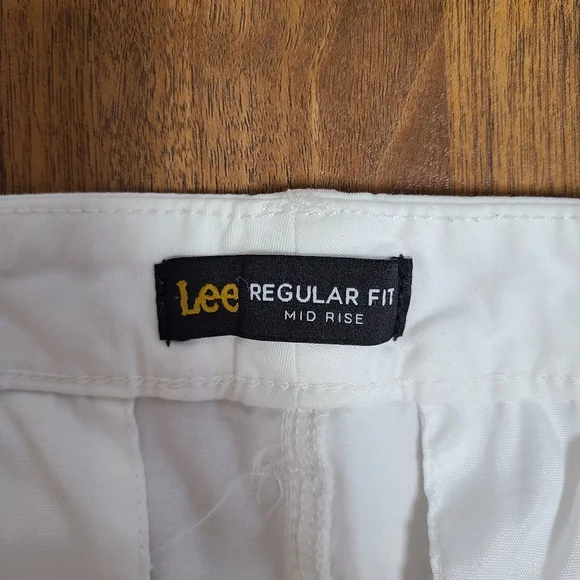 Women's Lee Regular Fit Mid-Rise size 10 white cotton short - Picture 2 of 4